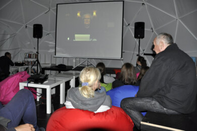 „Atlas chmur” pod namiotową kopułą