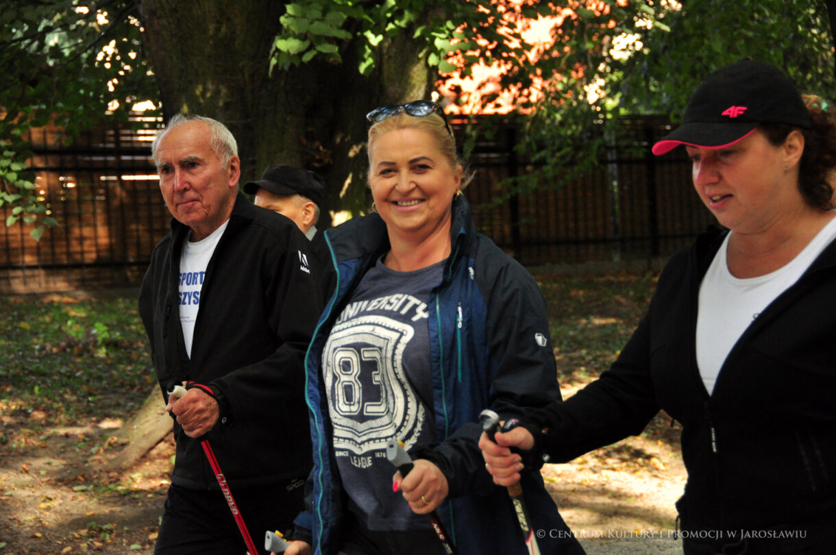 uczestnicy Dnia Seniora, Nordic Walking