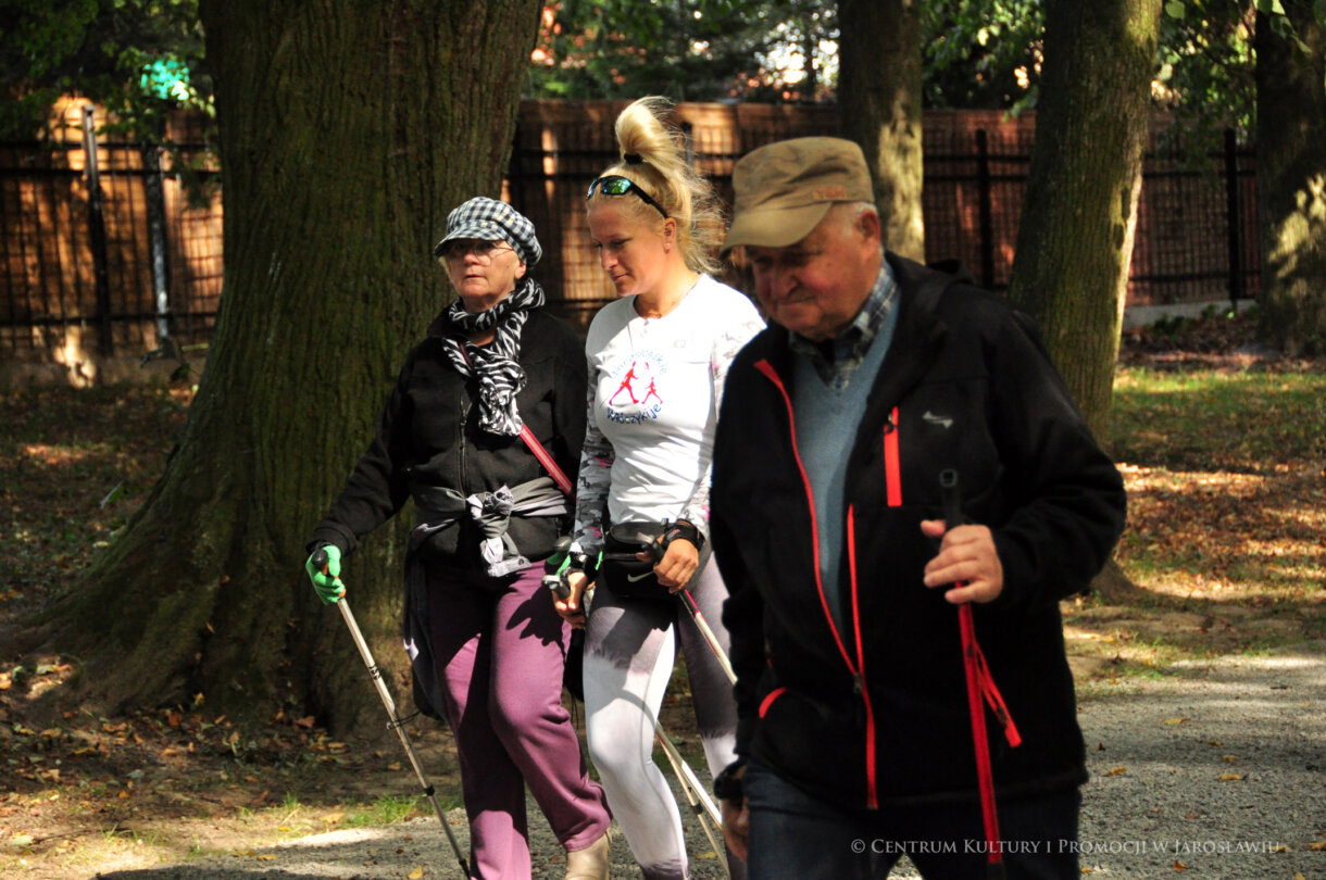 uczestnicy Dnia Seniora, Nordic Walking