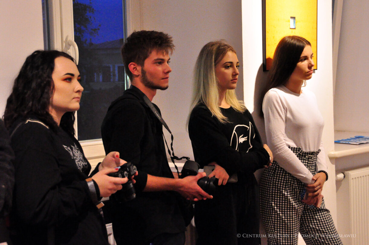 uczestnicy wernisażu, ekspozycja