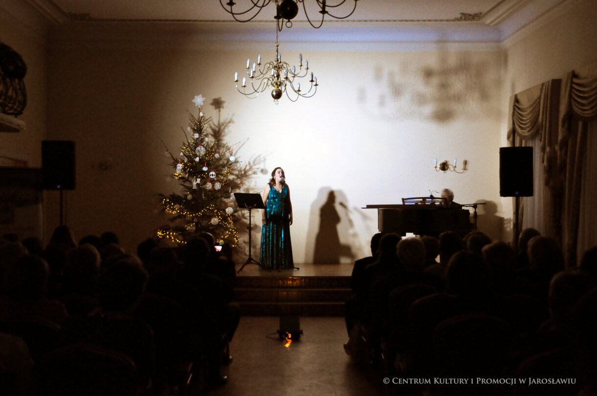 wokalistka na scenie