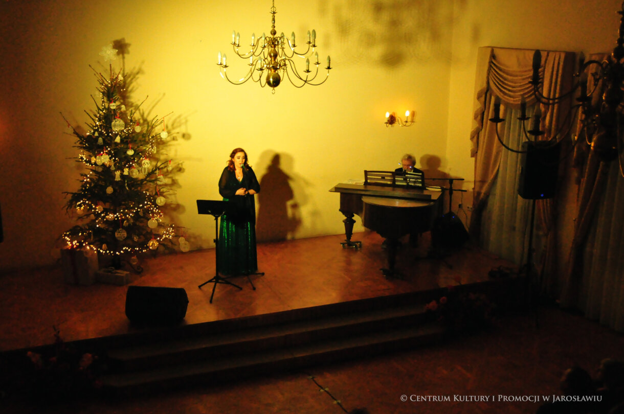 wokalistka na scenie