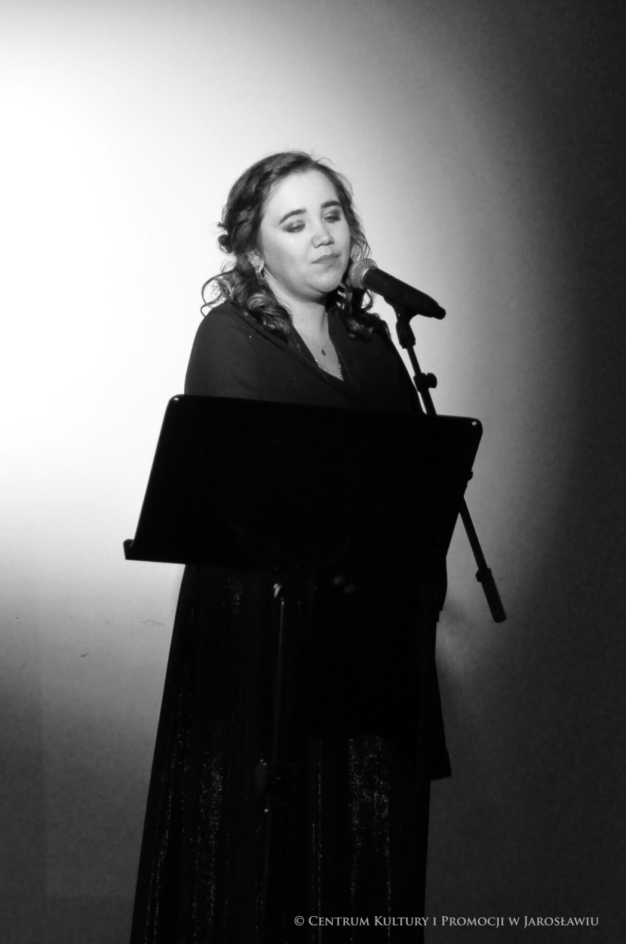 wokalistka na scenie