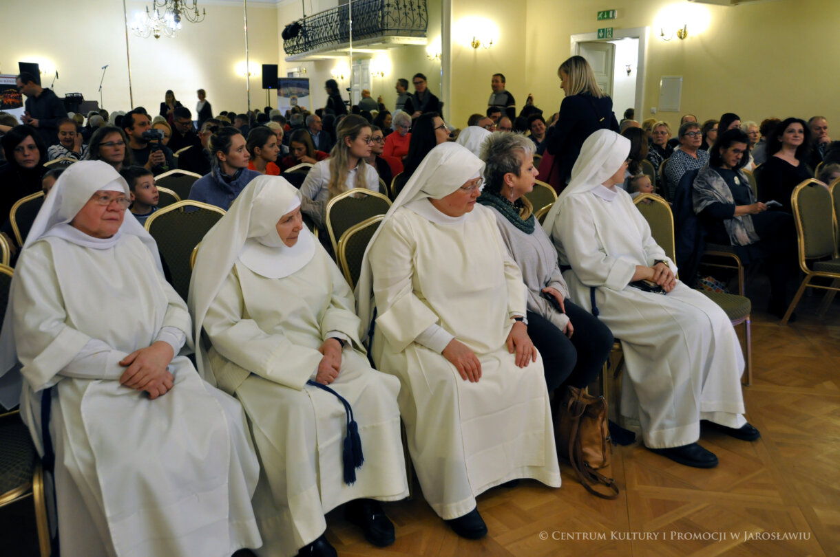 publiczność zgromadzona w Sali Lustrzanej CKiP