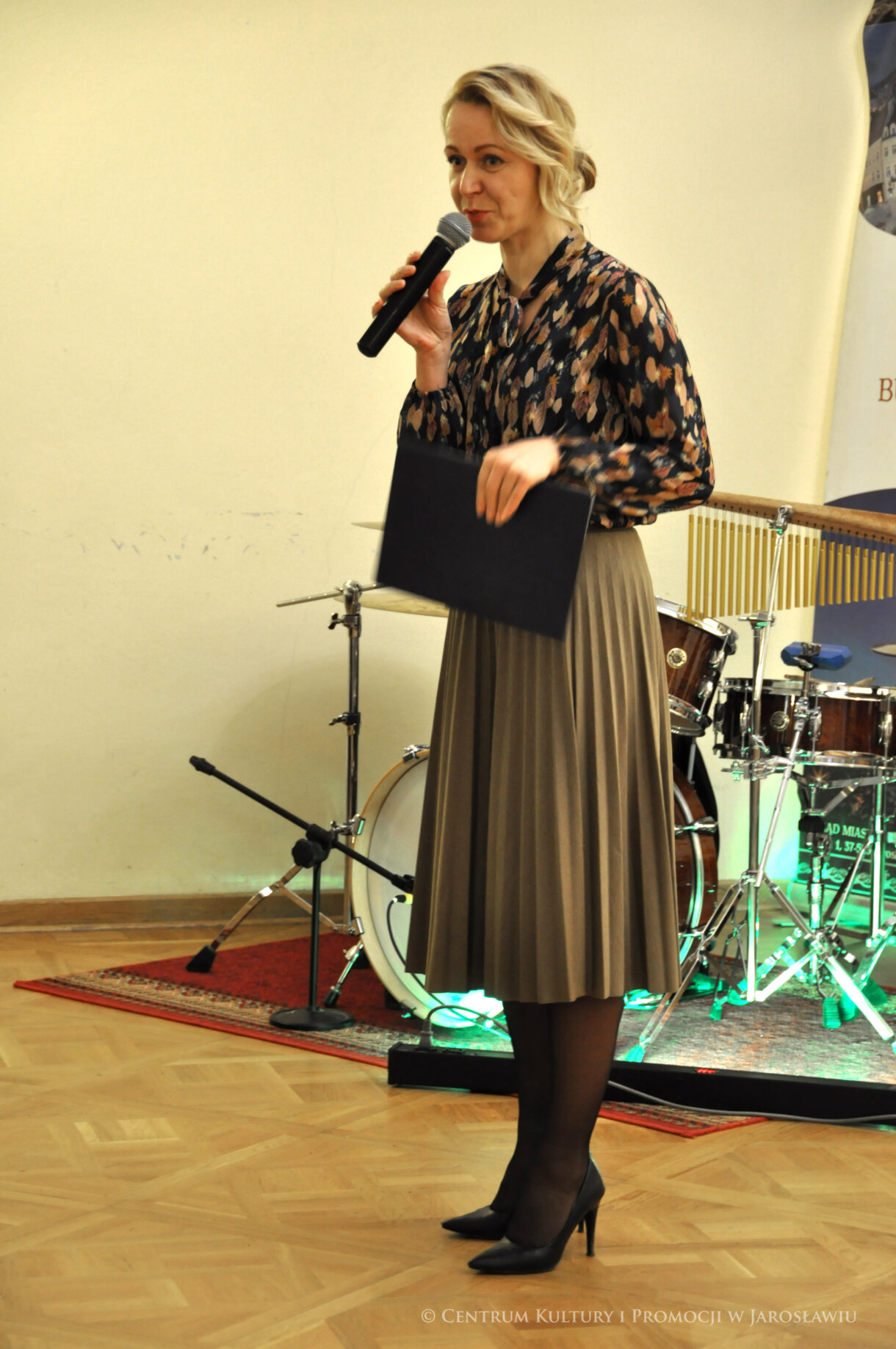 prowadząca koncert kolęd