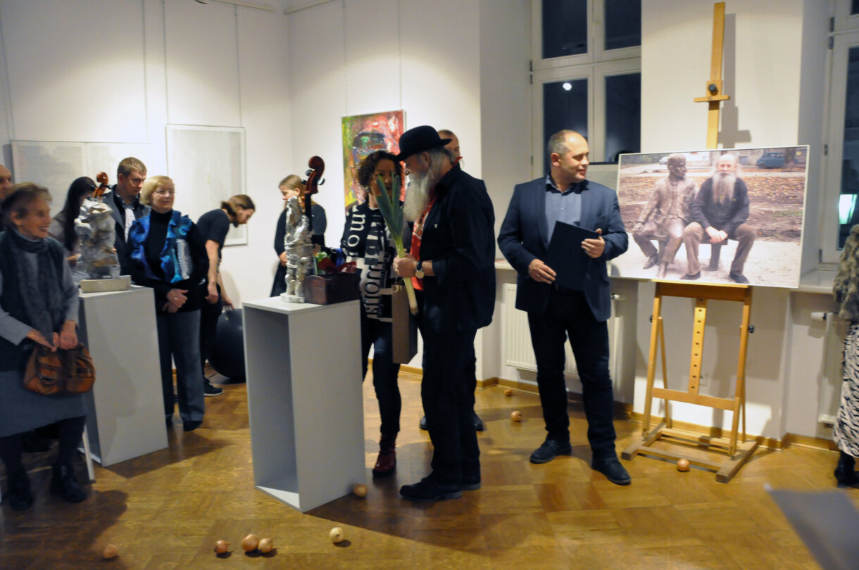 artysta, autor wystawy, uczestnicy