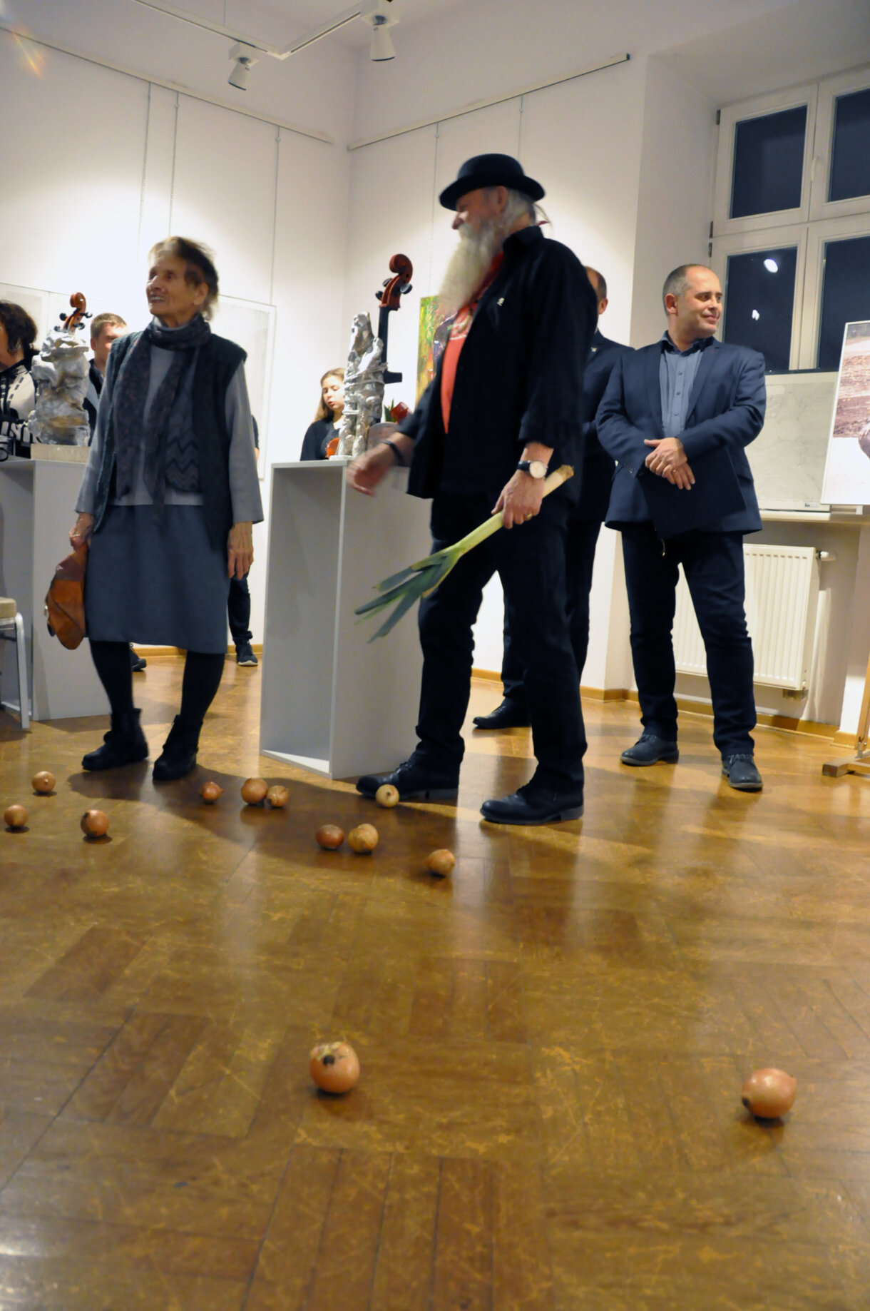 artysta, autor wystawy, uczestnicy