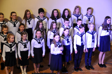 Leć kolędo w świat! uczniowie SP Sióstr Niepokalanek w Jarosławiu podczas koncertu kolęd