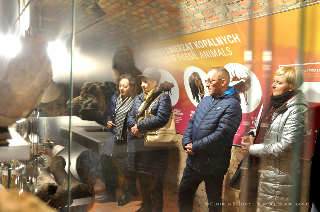 Uczestnicy akcji zakochani w podziemiach zwiedzają Podziemne Przejście Turystyczne w Jarosławiu