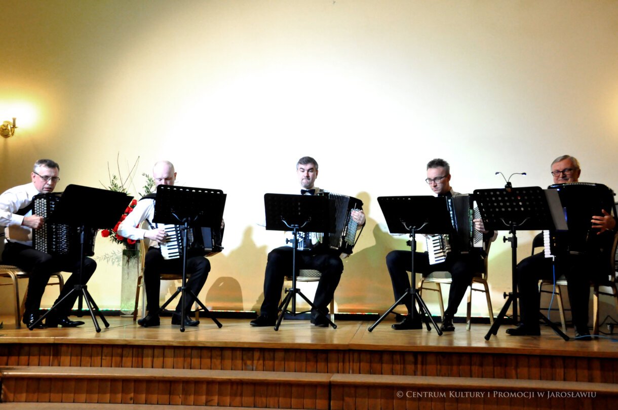 akordeoniści podczas koncertu