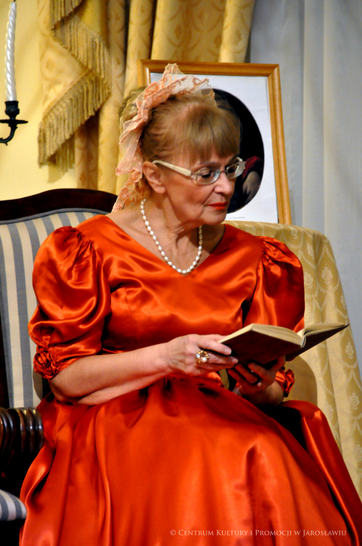 aktorka podczas spektaklu