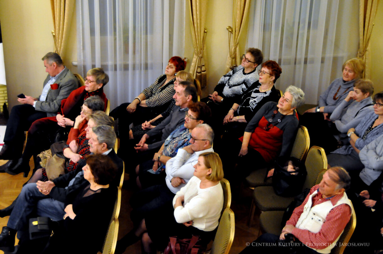 publiczność zgromadzona w Sali Lustrzanej