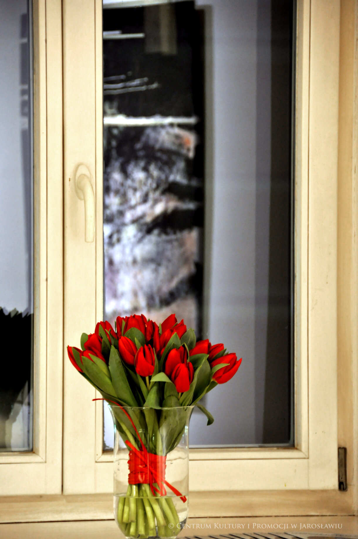 bukiet kwiatów dla autorki wystawy