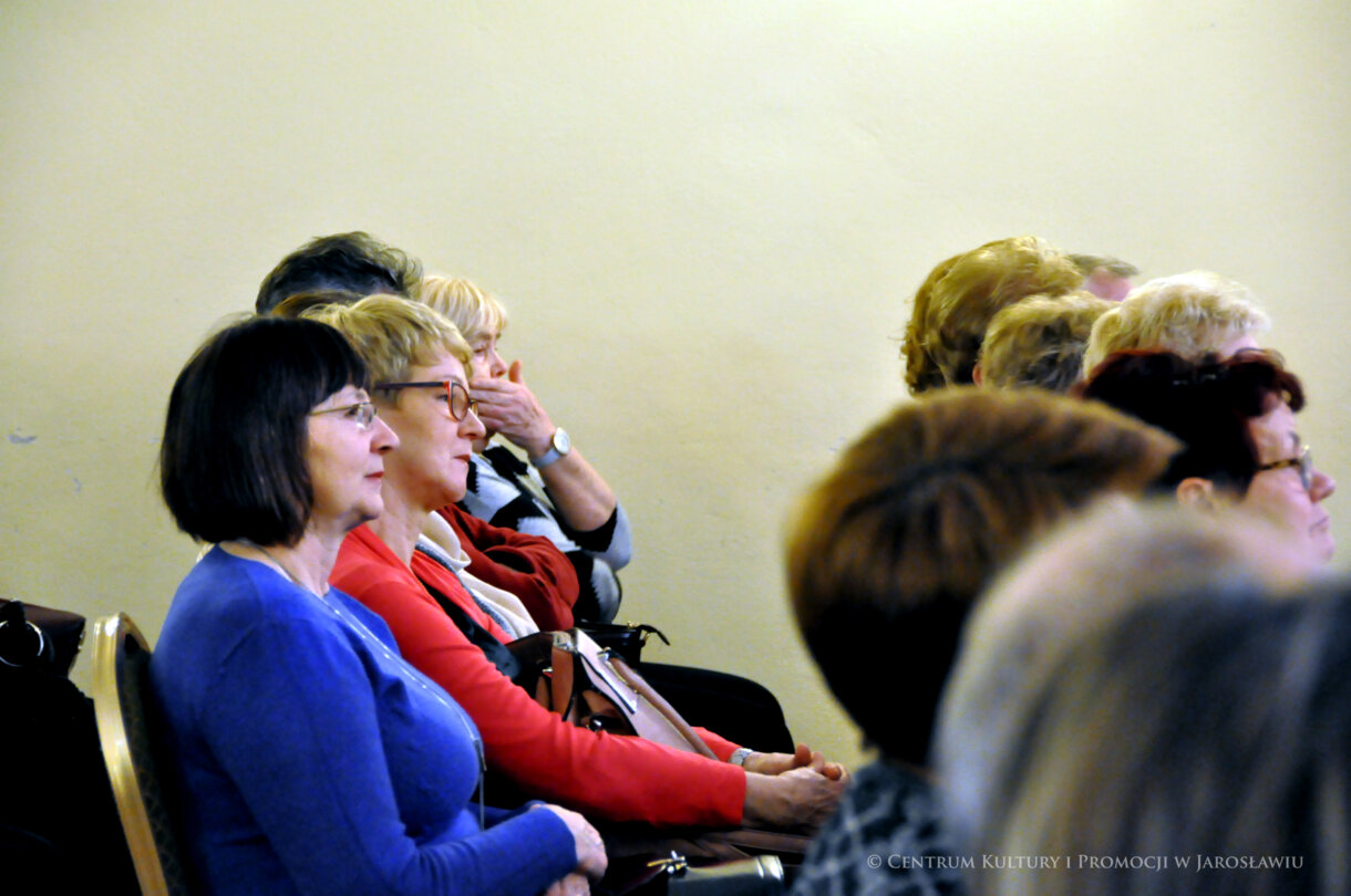 publiczność zgromadzona w Sali Lustrzanej