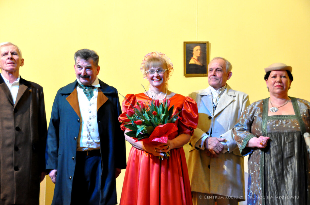 pamiątkowa fotografia wykonana na zakończenie spektaklu