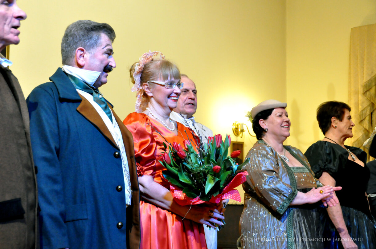 pamiątkowa fotografia wykonana na zakończenie spektaklu