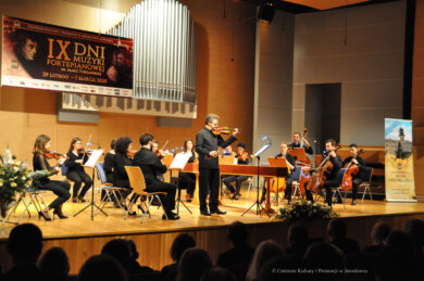 Orkiestra Symfonia Galicyja na scenie w Sali Koncertowej