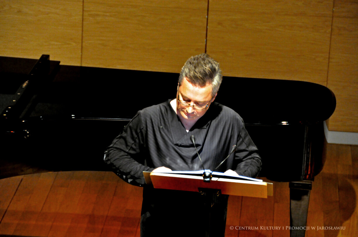 tenor Jacek Ścibor podczas koncertu