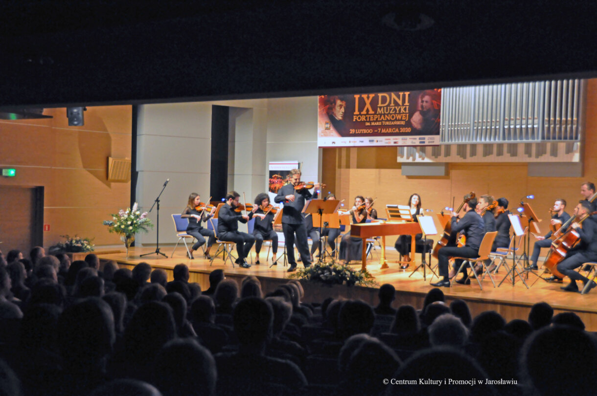 Orkiestra Symfonia Galicyja na scenie w Sali Koncertowej