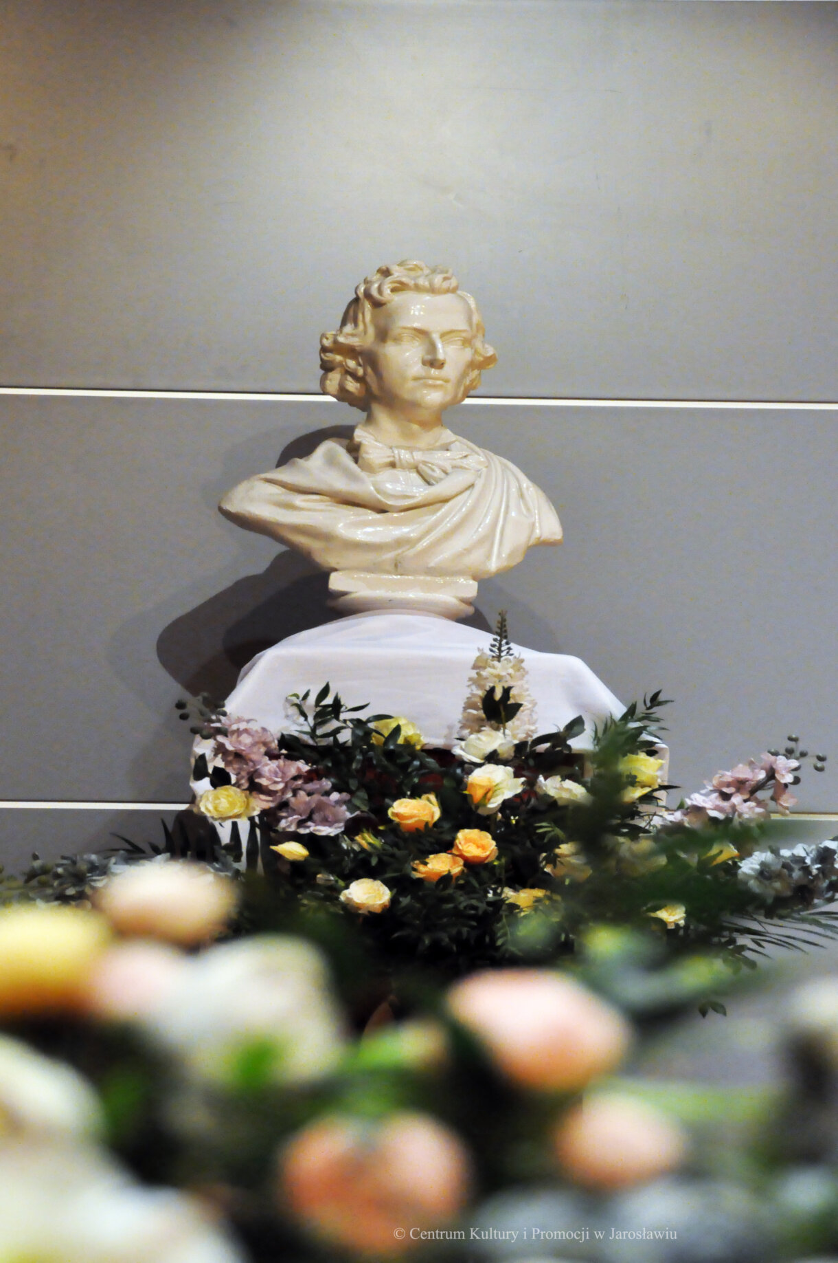 popiersie Fryderyka Chopina