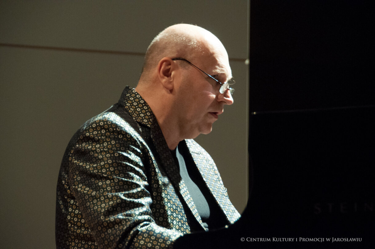 Włodek Pawlik podczas gry na fortepianie