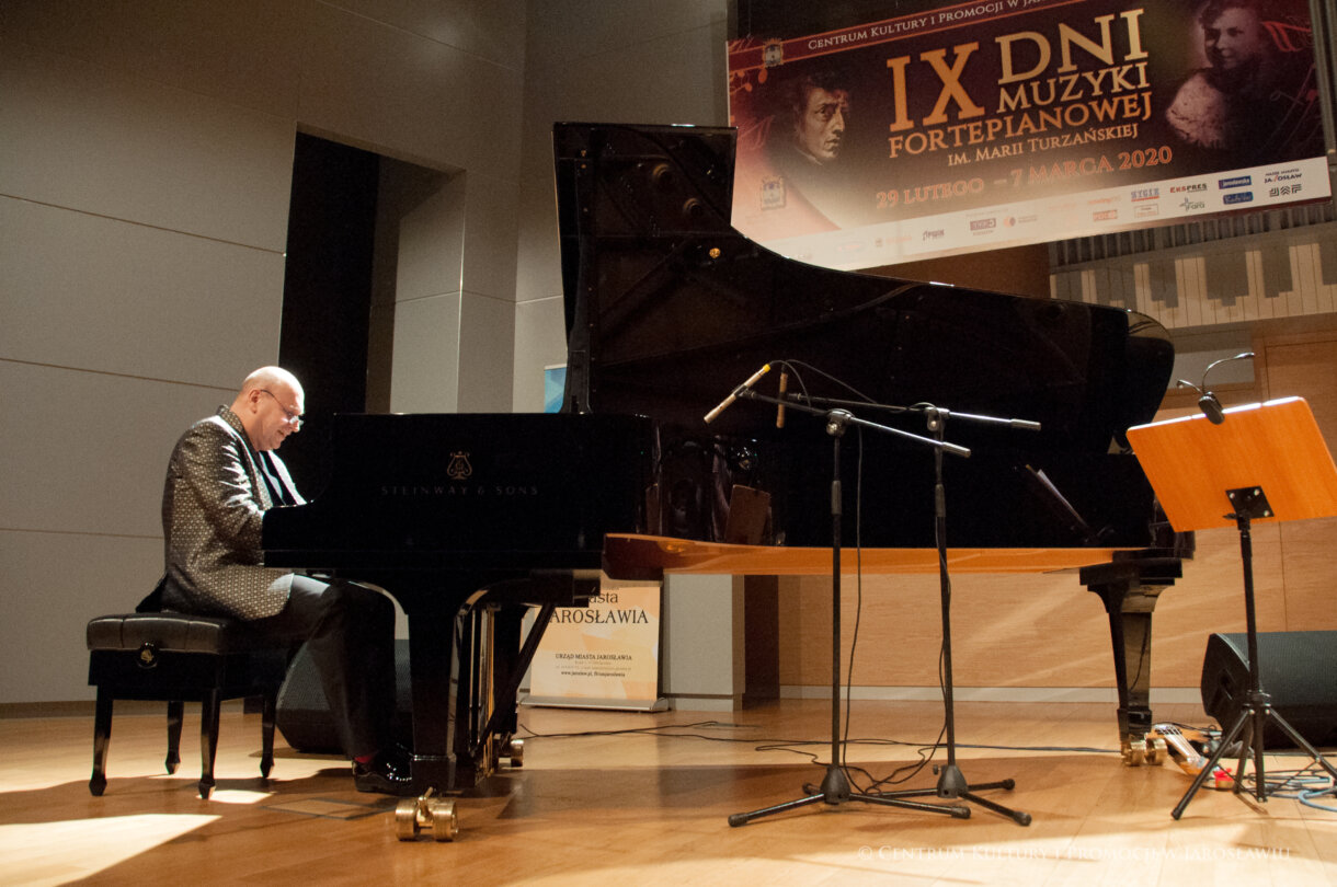 Włodek Pawlik podczas gry na fortepianie