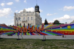 Kolorowy warsztat malarski Damiana Waliczka