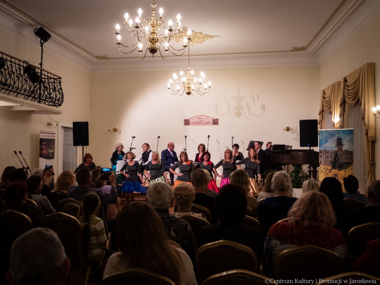 Zespół Piosenki Estradowej „Sway” podczas występu