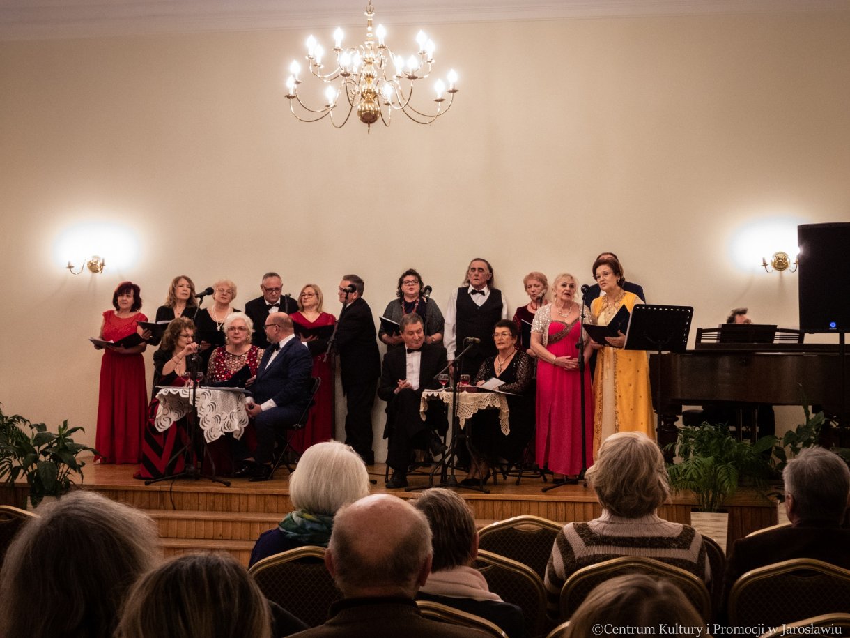 Zespół Piosenki Estradowej „Sway” podczas występu