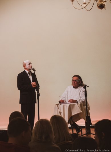Kabaret „Młodzi Duchem” Kabaret "Młodzi Duchem" podczas występu