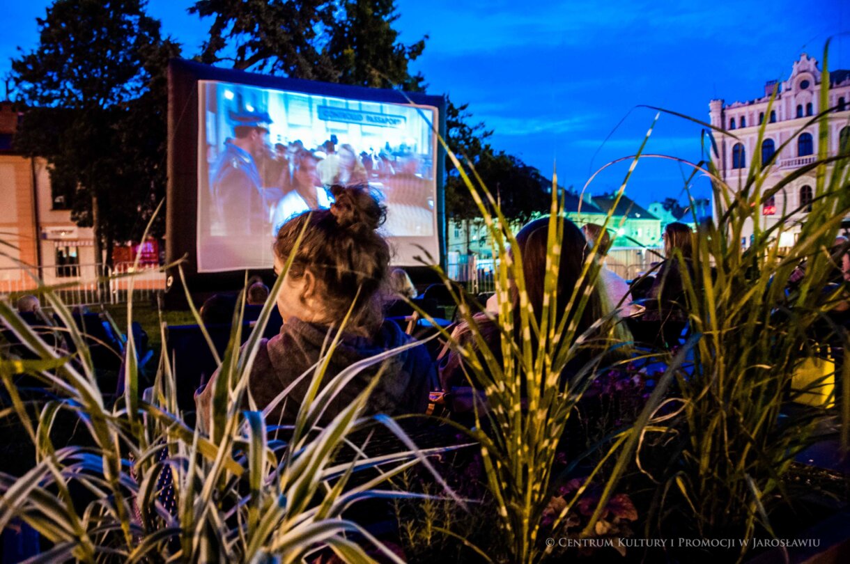 ekran Kina pod Gwiazdami