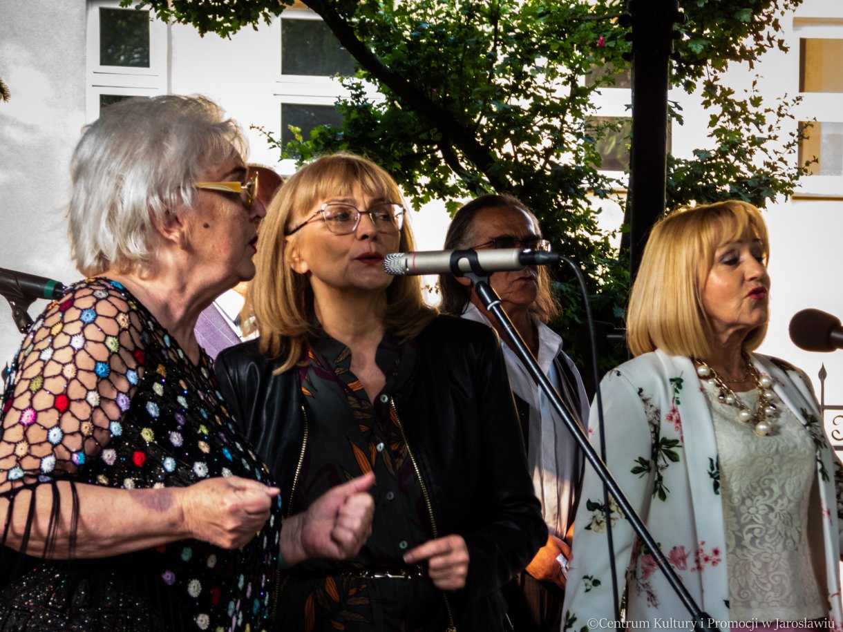 Zespół Piosenki Estradowej „Sway” podczas występu