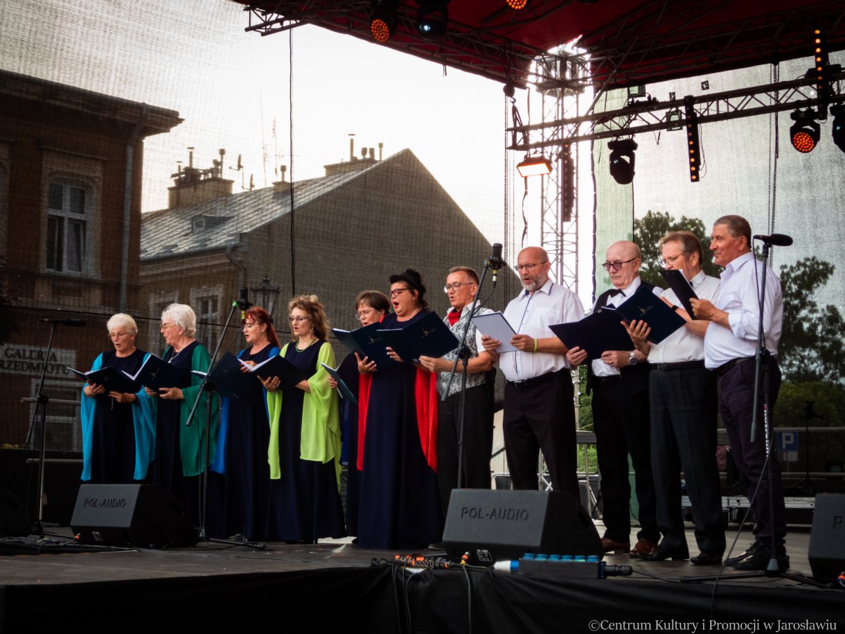 Zespół Piosenki Estradowej „Sway” podczas występu