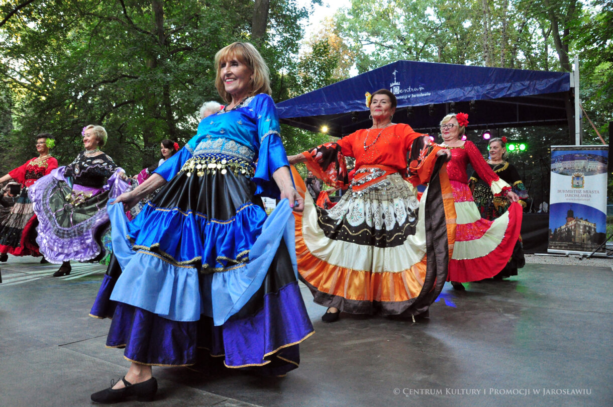 Grupa taneczna podczas występu