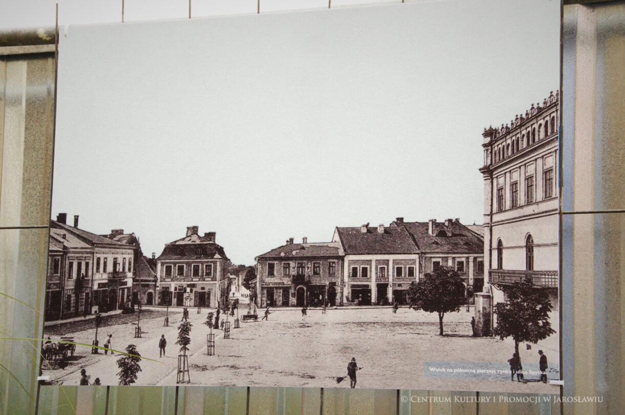 wystawa plenerowa, ekspozycja, widokówki z widokiem dawnego Jarosławia