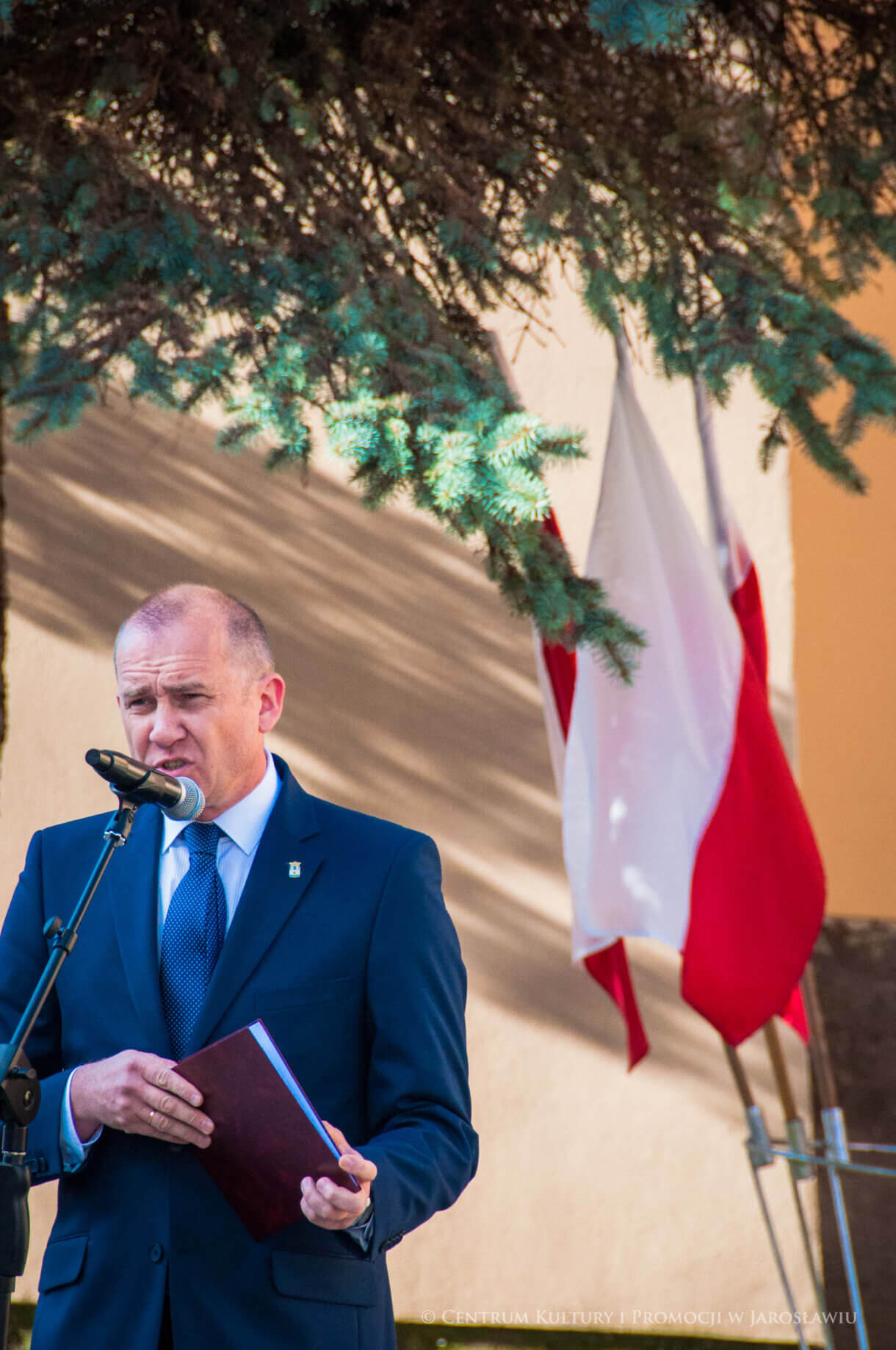 Zastępca Burmistrza Miasta Jarosławia Przemawia podczas rocznicy wybuchu Powstania Warszawskiego