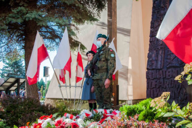 76. rocznica wybuchu Powstania Warszawskiego straż przy pomniku Bohaterów i Ofiar II wojny światowej