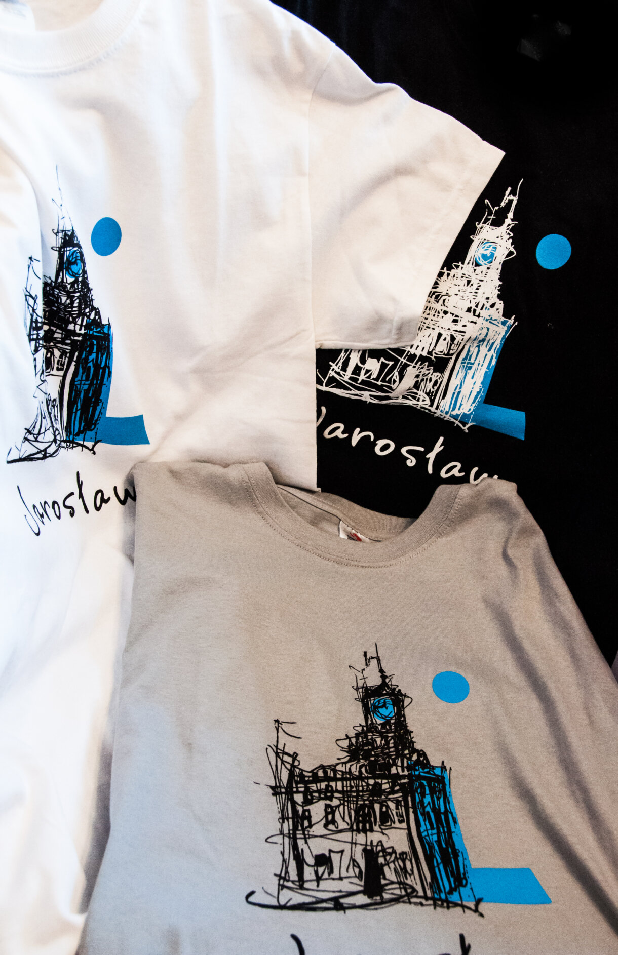 koszulki z napisem Jarosław w trzech wersjach kolorystycznych, białej czarnej i szarej