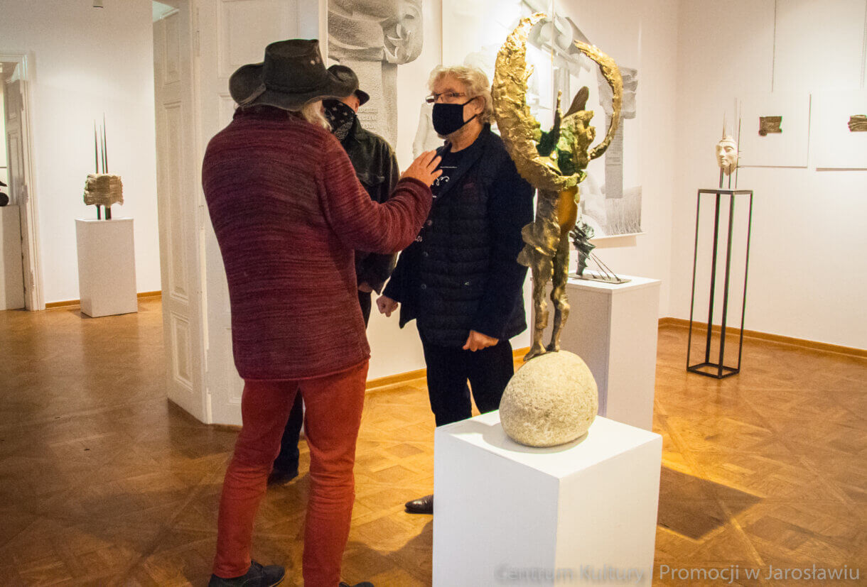 rozmowa artystów przed otwarciem wystawy