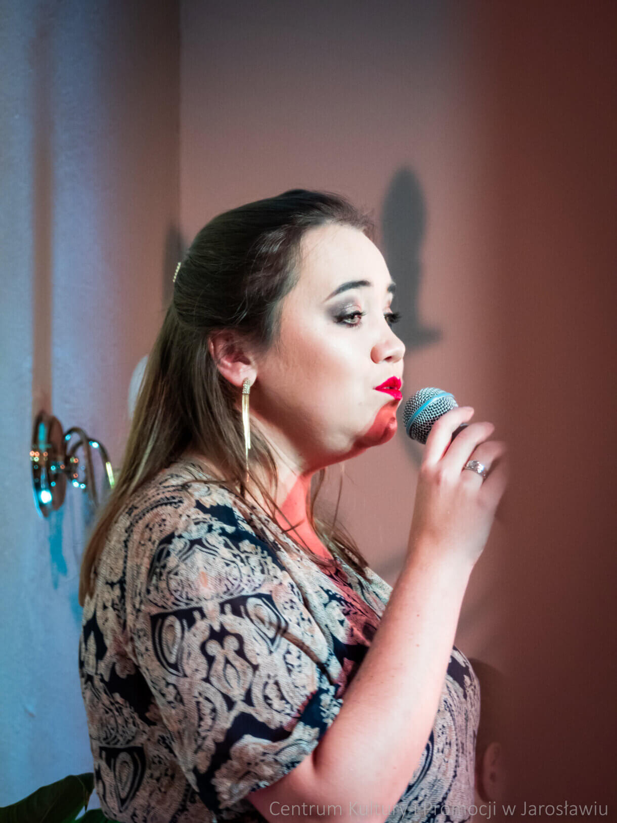 Dagmara Moskwa podczas koncertu - zbliżenie
