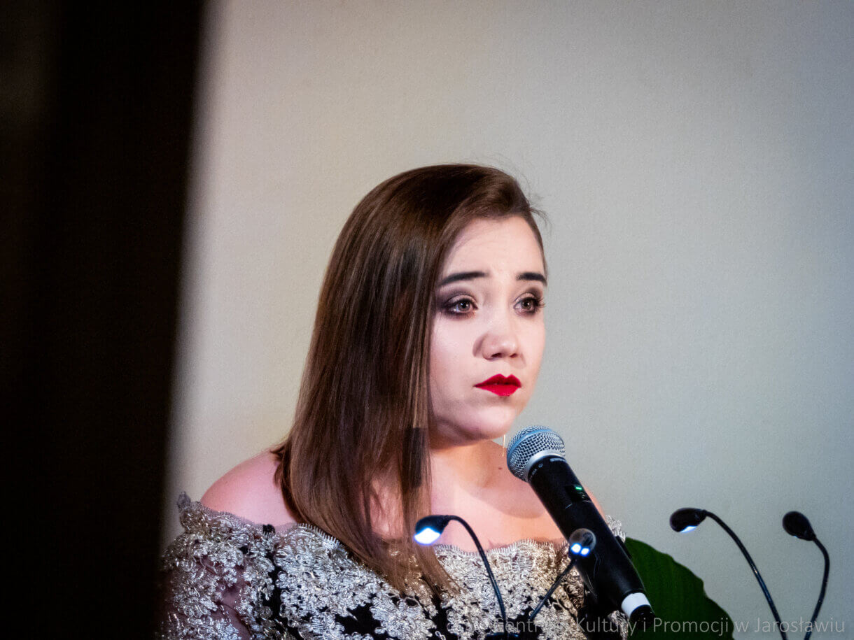 Dagmara Moskwa podczas koncertu - zbliżenie