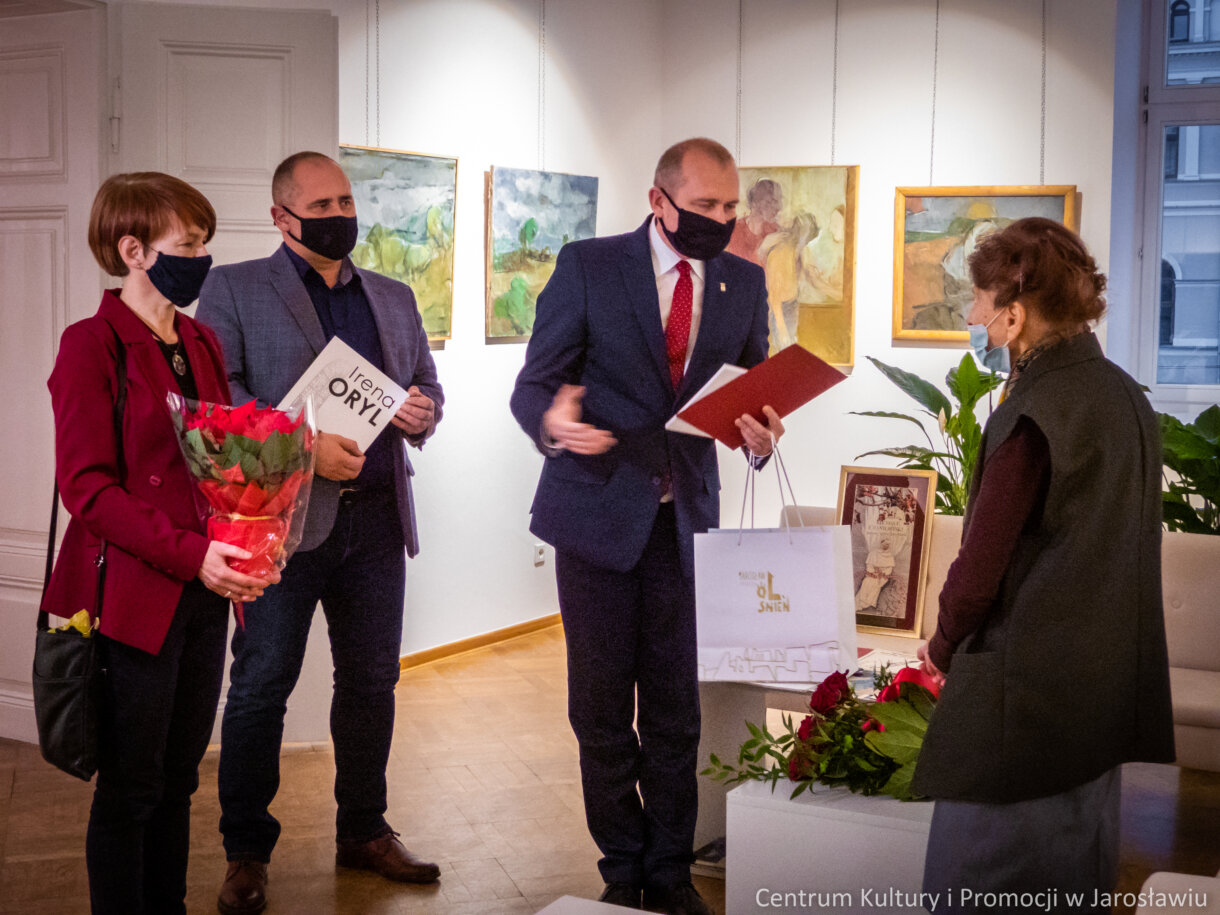 Dyrektor Zespołu Szkół Plastycznych w Jarosławiu, Dyrektor Centrum Kultury i Promocji w Jarosławiu, Kurator wystawy, Burmistrz Miasta Jarosławia, Irena Oryl