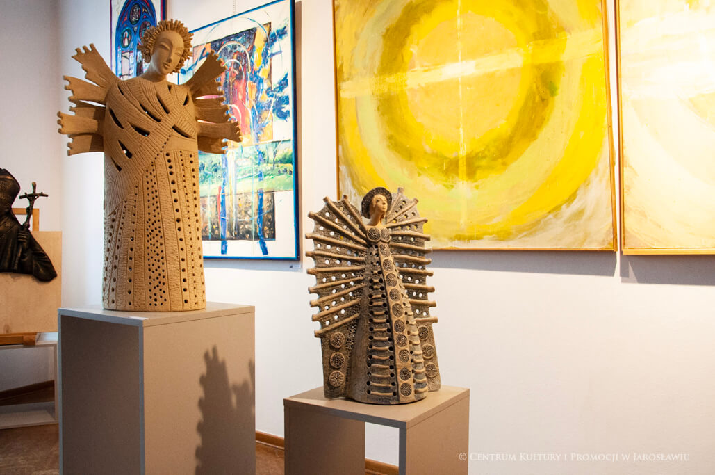 prace w galerii głównej, rzeźby anioły 