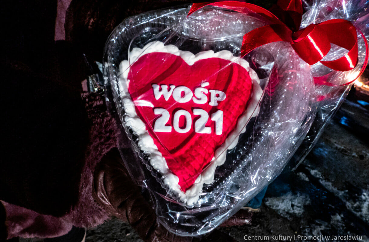 piernikowe serce z napisem WOŚP 2021