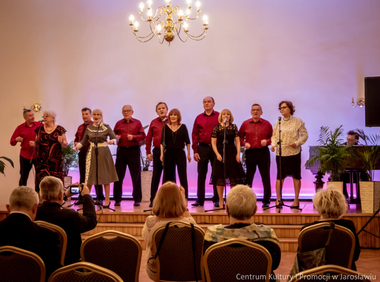 Kabaret Młodzi Duchem na scenie