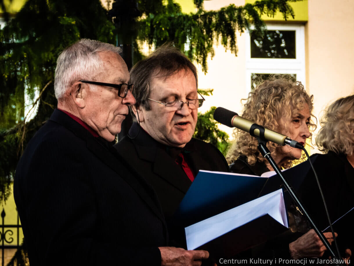 dwóch panów z zespołu piosenki estradowej 