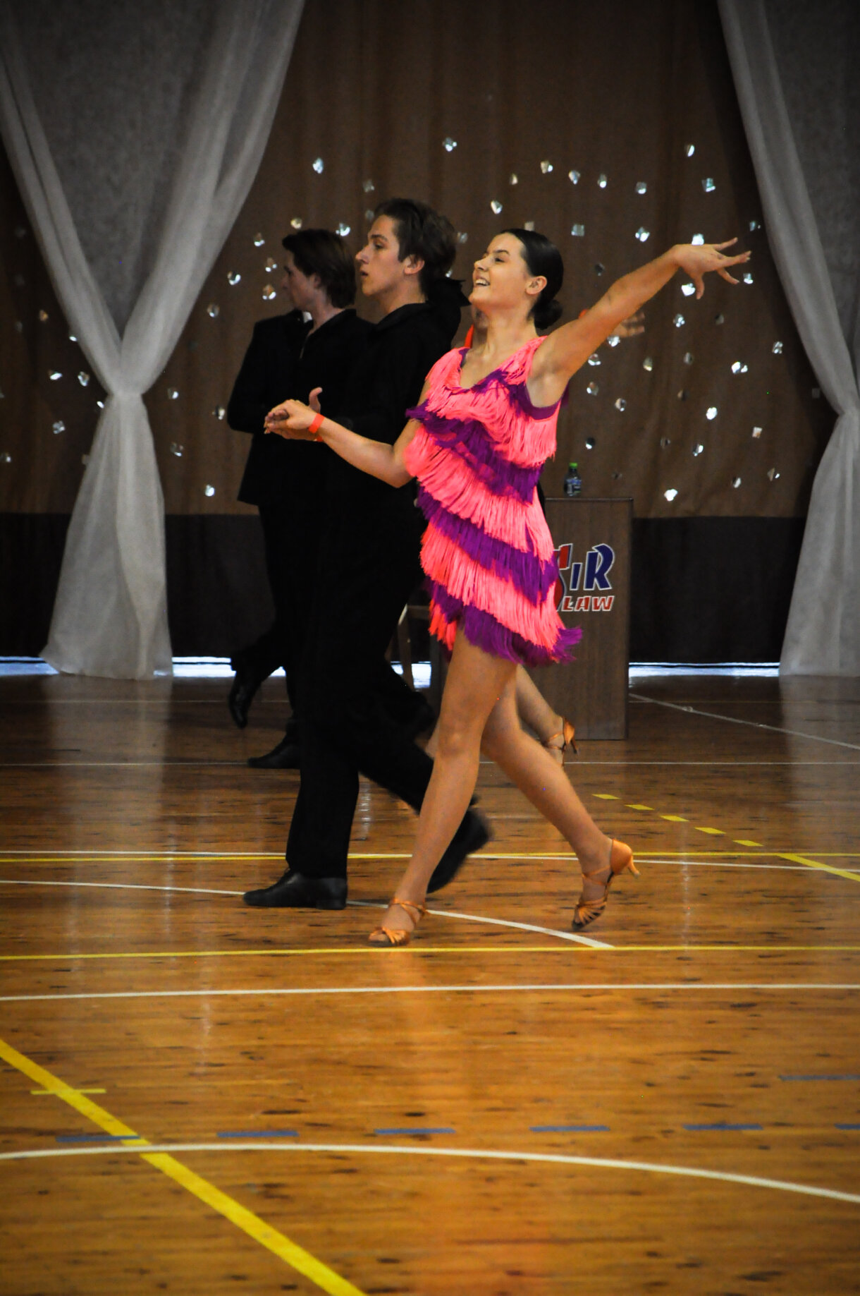 pokaz konkursowy, para taneczna na parkiecie