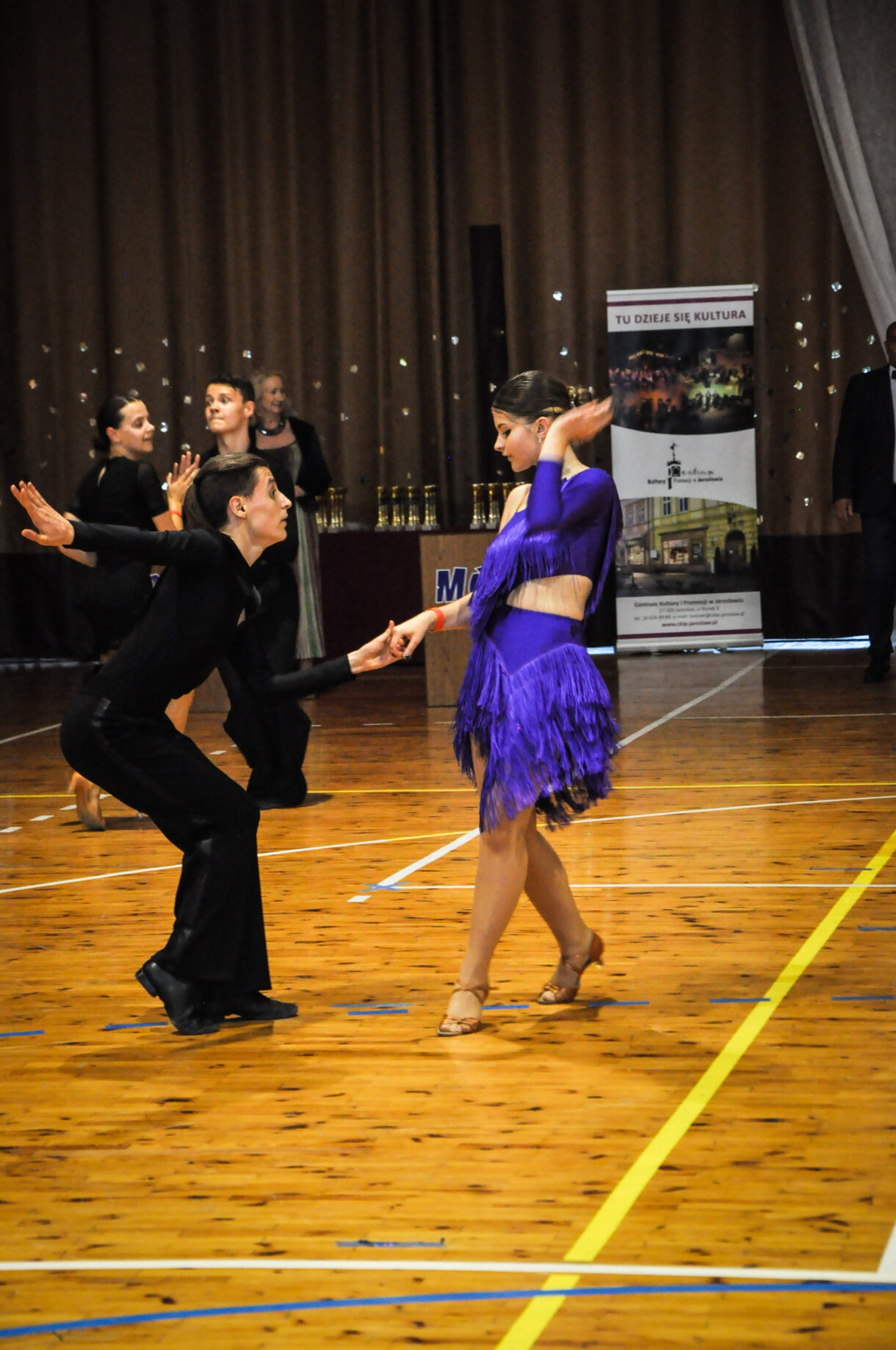 pokaz konkursowy, para taneczna na parkiecie