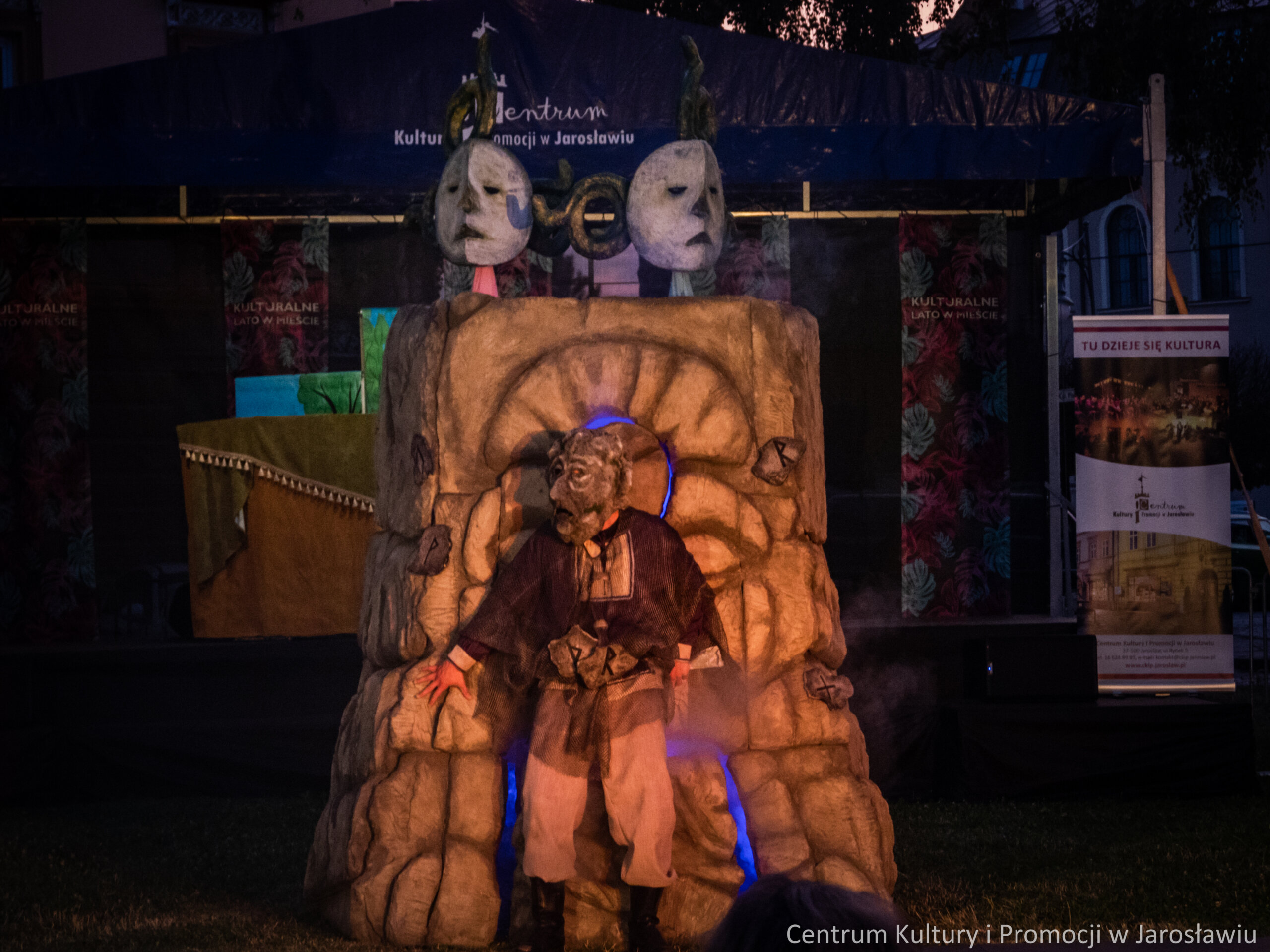 jadowite Żmije, postać mężczyzny w spektaklu Kamienny