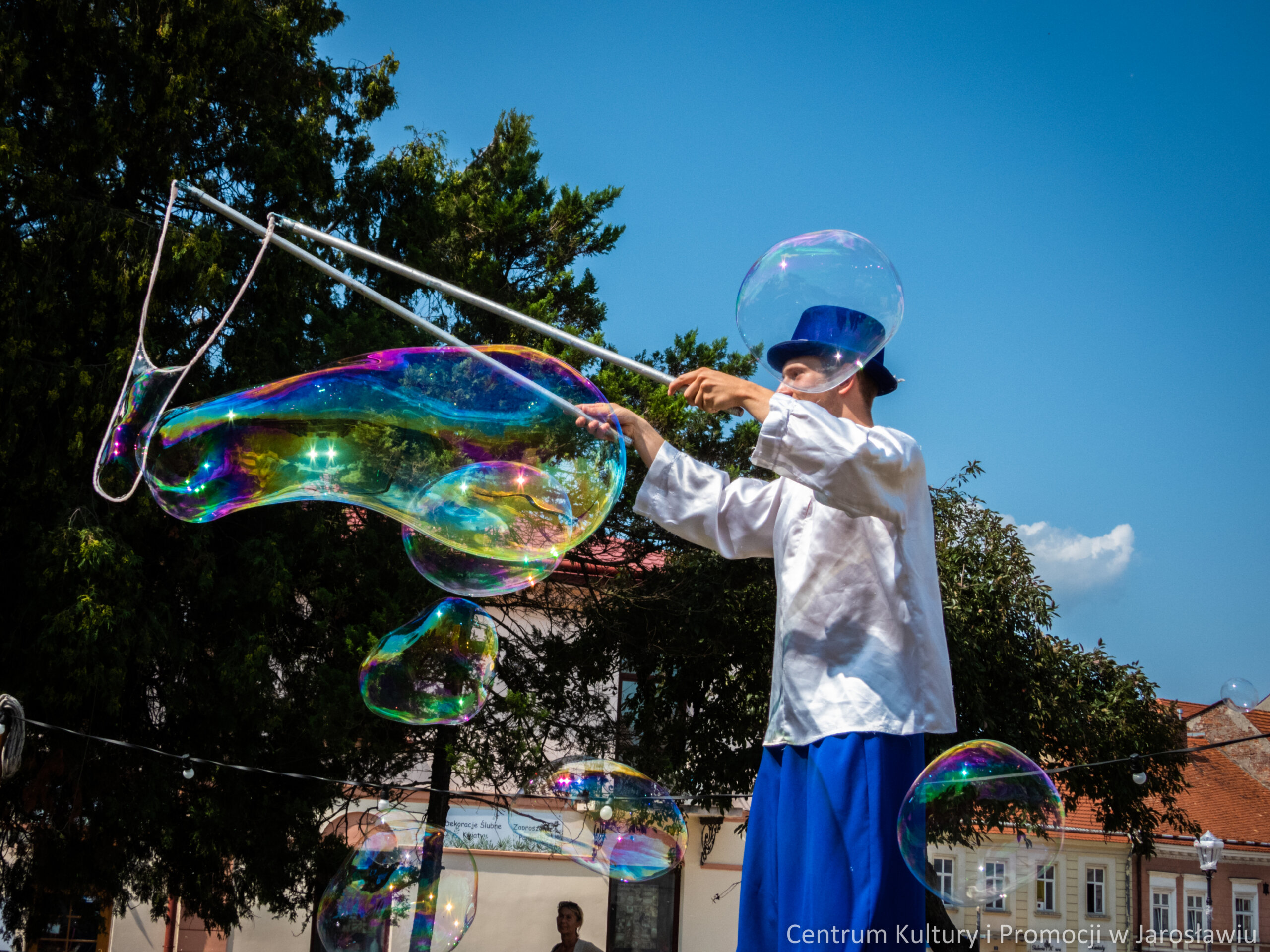 animacje dla dzieci - kolorowy cyrki - puszczanie baniek